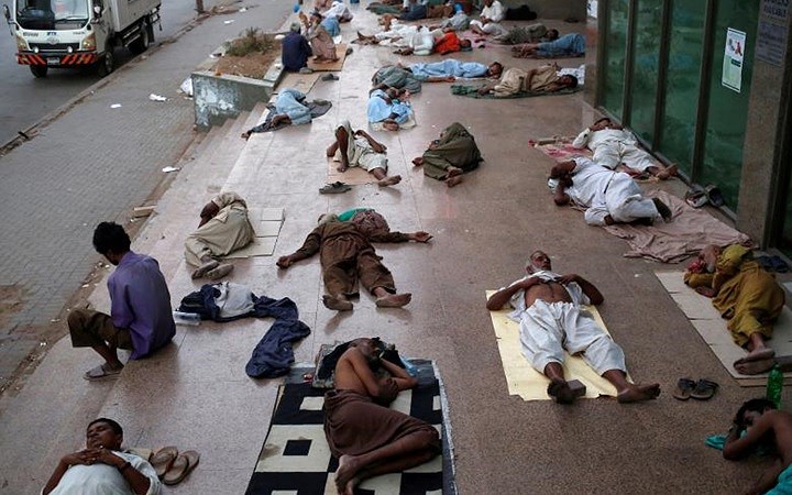 Hình ảnh nắng nóng kinh hoàng làm 65 người chết ở Pakistan